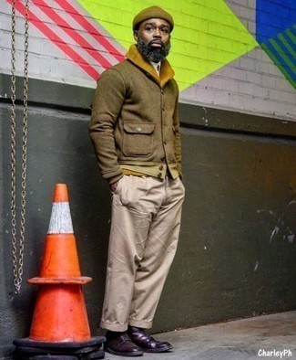 С чем носить желтый кардиган мужчине