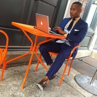 С чем носить желтую классическую рубашку в клетку мужчине