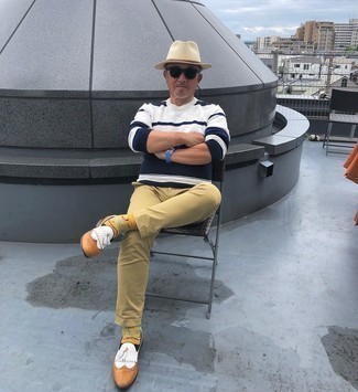 С чем носить желтые брюки чинос