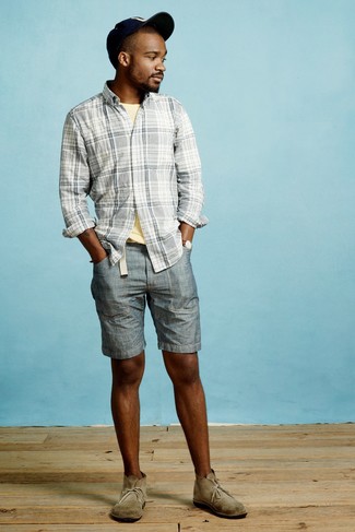 С чем носить желтую футболку с круглым вырезом мужчине