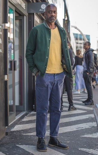 С чем носить желтую футболку с круглым вырезом мужчине