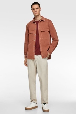 С чем носить желтую джинсовую рубашку мужчине