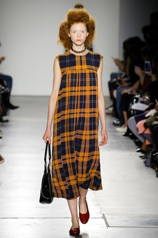 С чем носить желтое платье