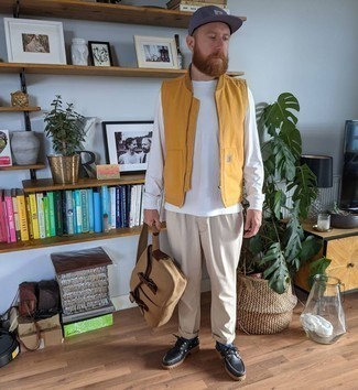 С чем носить желтую куртку мужчине