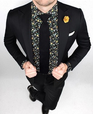 С чем носить желтую мужскую брошь