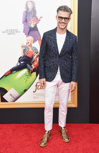 С чем носить желтые кожаные низкие кеды мужчине