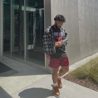 С чем носить желтые кожаные низкие кеды мужчине