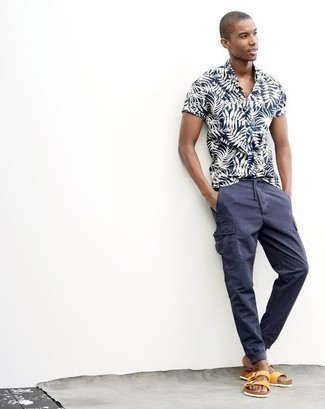 С чем носить желтые кожаные сандалии мужчине