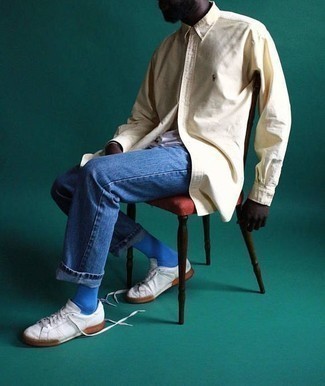 С чем носить желтую рубашку с длинным рукавом мужчине