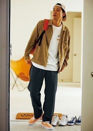 Какие брюки чинос носить с желтыми низкими кедами