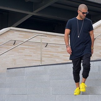 С чем носить желтые низкие кеды мужчине