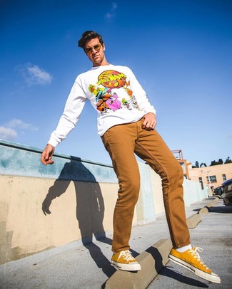 С чем носить желтые низкие кеды мужчине