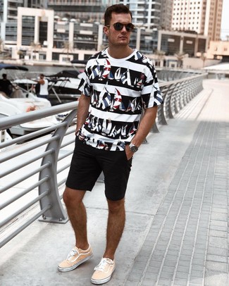 С чем носить желтые низкие кеды мужчине