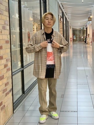 С чем носить желтые низкие кеды мужчине