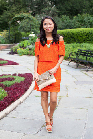 С чем носить желтое колье