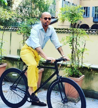 С чем носить желтые брюки мужчине