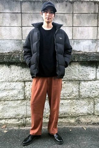 С чем носить желтые брюки мужчине