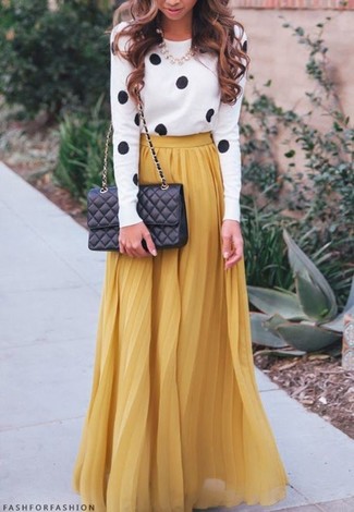 С чем носить желтую юбку со складками
