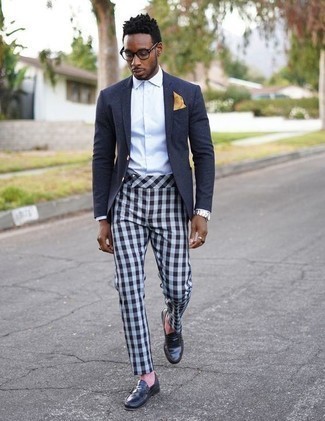 С чем носить желтый нагрудный платок