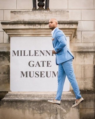 С чем носить желтый нагрудный платок с принтом