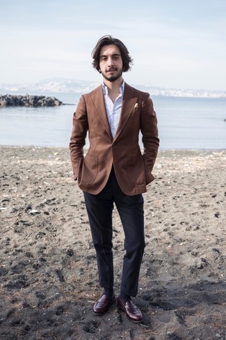 С чем носить желтый нагрудный платок с принтом