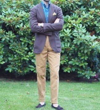 С чем носить желтый нагрудный платок с принтом