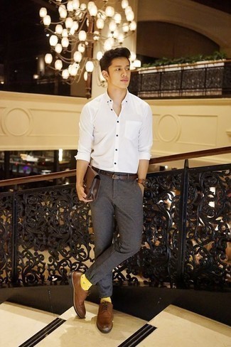 С чем носить желтые носки с принтом мужчине