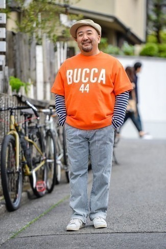 С чем носить желтую футболку с принтом мужчине