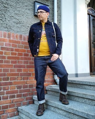 С чем носить желтую футболку с принтом мужчине