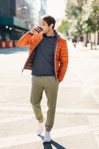 С чем носить желтую куртку-пуховик мужчине