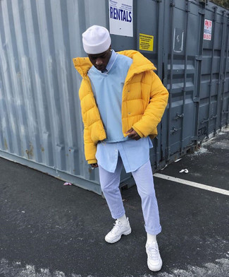 С чем носить желтую куртку-пуховик мужчине