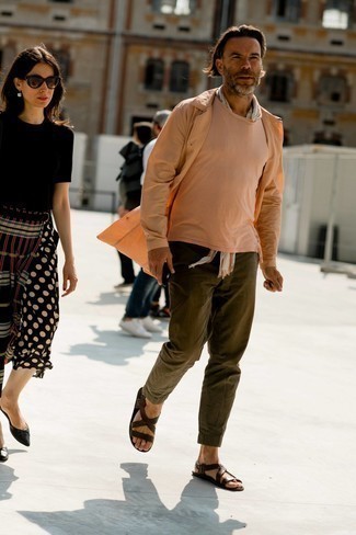 Какие брюки чинос носить с желтым дождевиком