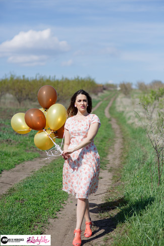 С чем носить желтые босоножек женщине