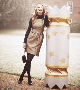 Какие туфли носить с желтым платьем-футляром