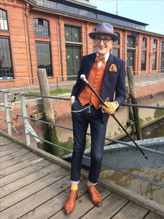 С чем носить желтый шелковый нагрудный платок