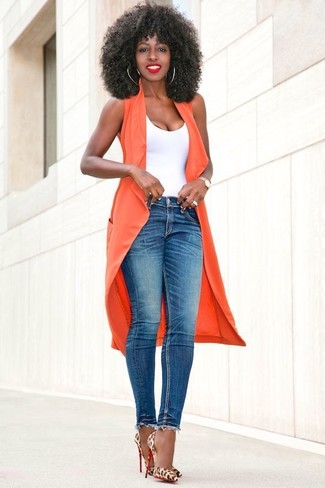 Какие майки носить с желтым пальто без рукавов