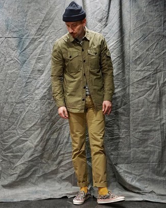 С чем носить желтые носки мужчине