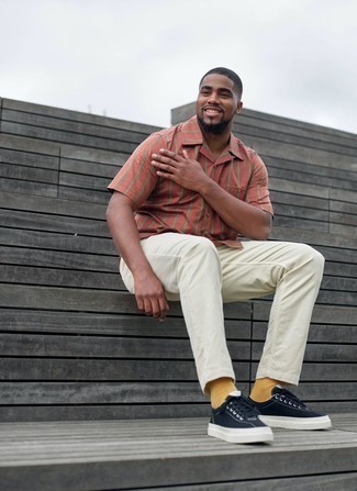 С чем носить желтые носки мужчине