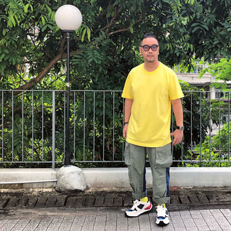 С чем носить желтые носки мужчине