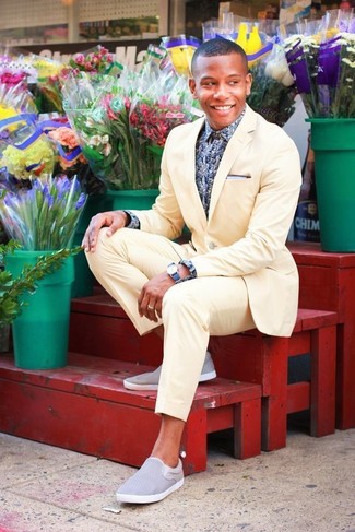 С чем носить желтый костюм