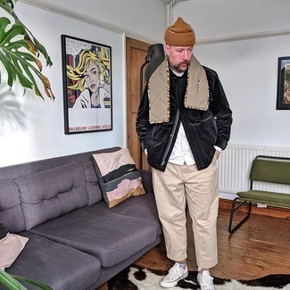 С чем носить желтые носки c принтом тай-дай мужчине