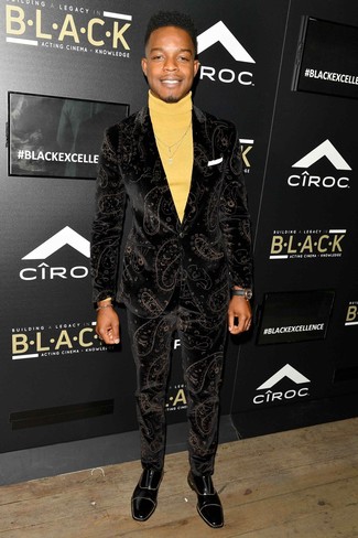 С чем носить желтую водолазку мужчине