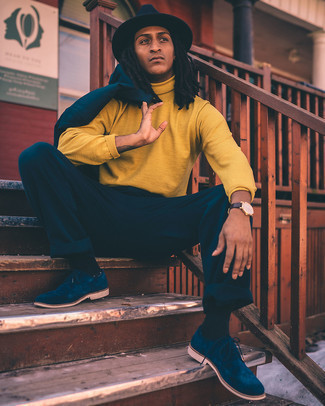 Какие костюмы носить с желтой водолазкой