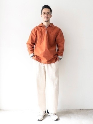 Какие кроссовки носить с желтой ветровкой мужчине