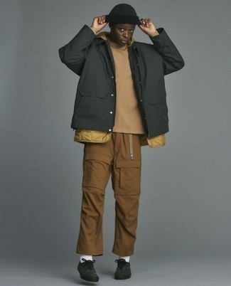 Какие брюки карго носить с желтой ветровкой