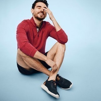 Как носить свитер с воротником на молнии с шортами мужчине