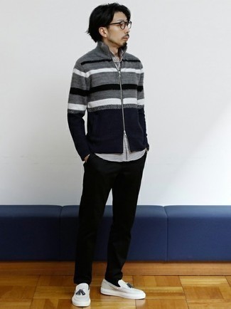 Как носить свитер на молнии с брюками чинос