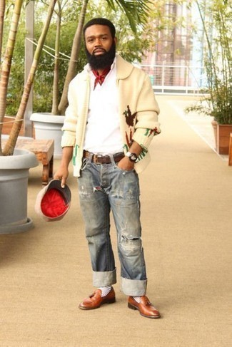 Как носить свитер на молнии с лоферами с кисточками