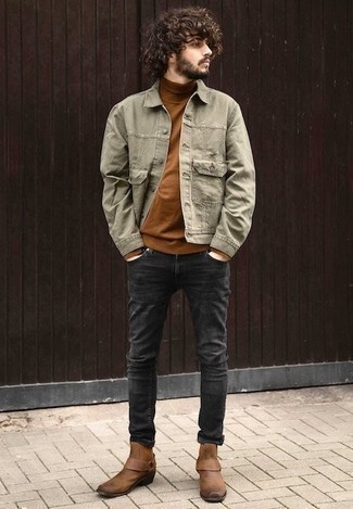 Какие джинсы носить с темно-коричневыми ботинками челси мужчине осень: Бежевая джинсовая куртка и джинсы прекрасно вписываются в гардероб самых требовательных парней. Боишься выглядеть несерьезно? Закончи этот образ темно-коричневыми ботинками челси. Весьма подходящая задумка для весенне-осеннего образа.