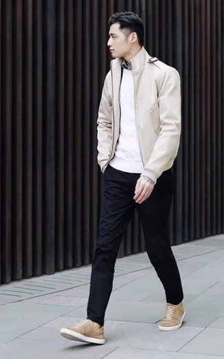 Какие брюки чинос носить с белым свитером с круглым вырезом в 30 лет: Белый свитер с круглым вырезом и брюки чинос надежно закрепились в гардеробе многих джентльменов, позволяя составлять незаезженные и стильные ансамбли. В сочетании со светло-коричневыми низкими кедами из плотной ткани весь образ выглядит очень живо.